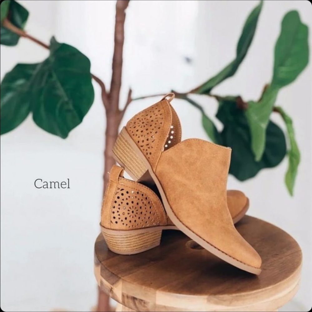 LAST one! SZ 8.5 Laser Cut Camel Low Ankle Booties - Picture 3 of 4